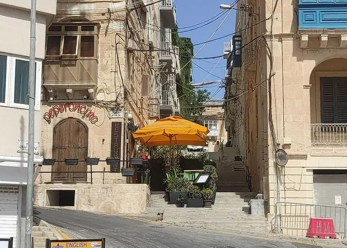 San Salvatore בית הארחה *